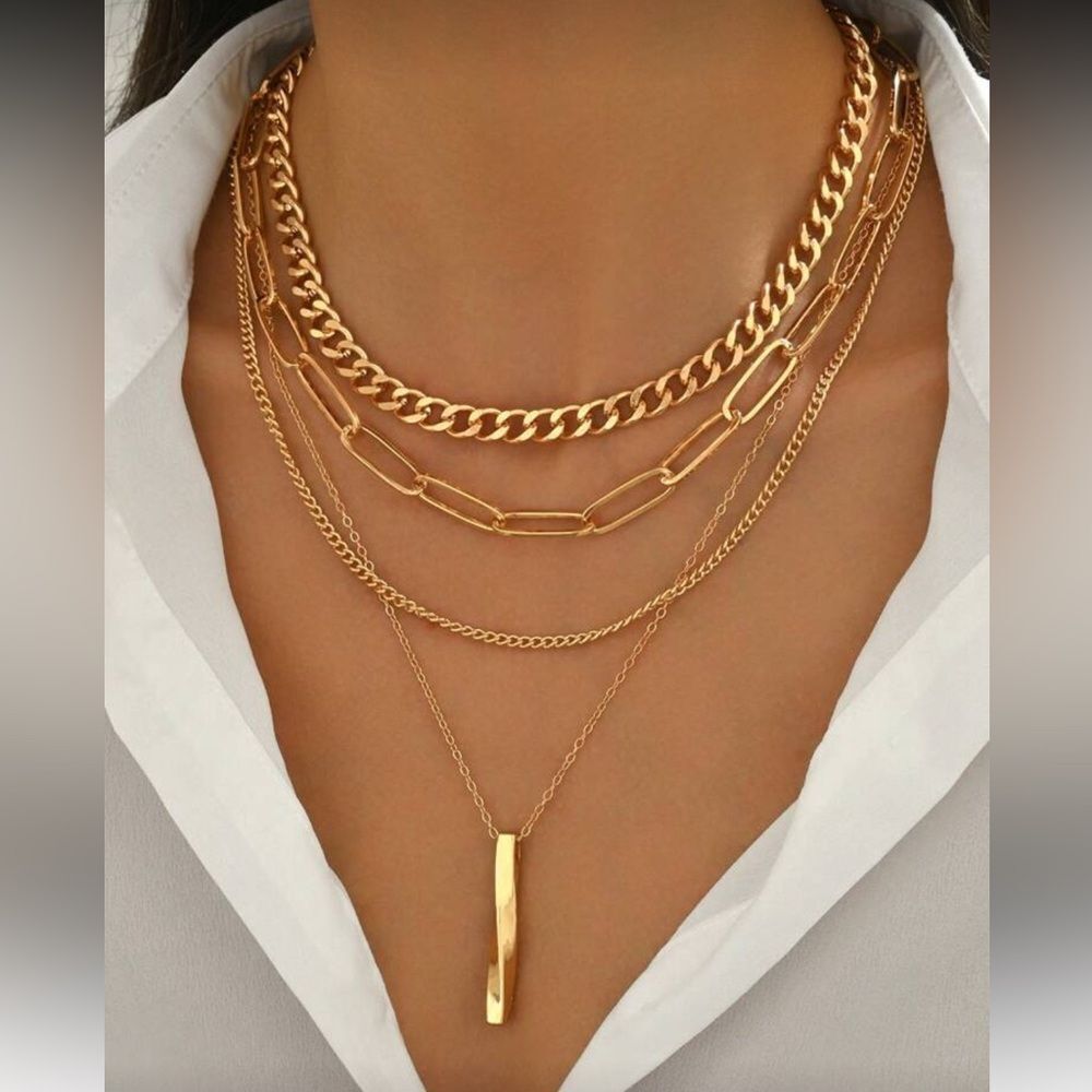 Elegant Gold Layered Necklace Set R81